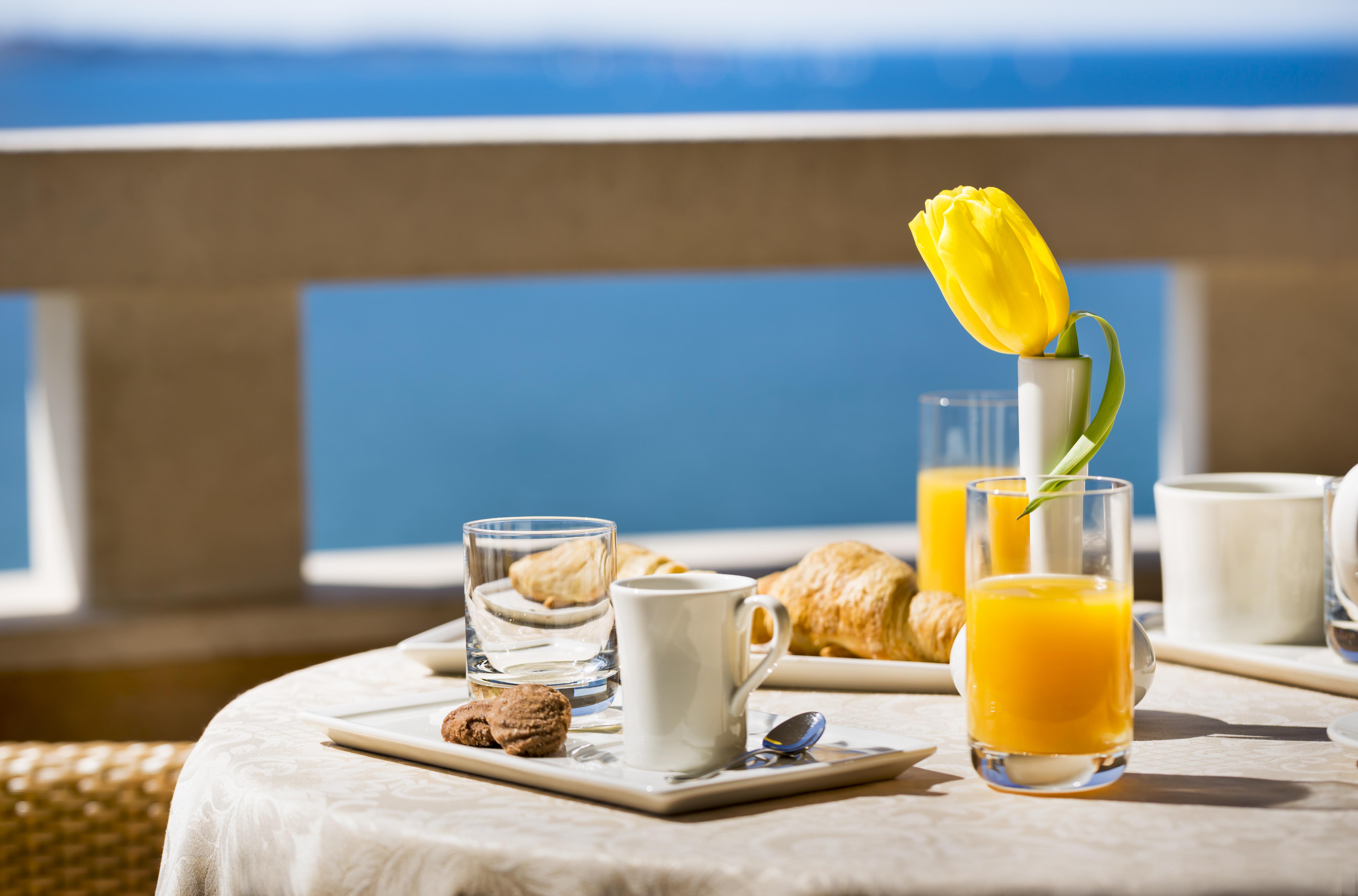 Remisens Hotel Metropol Portoroz Exterior foto A continental breakfast