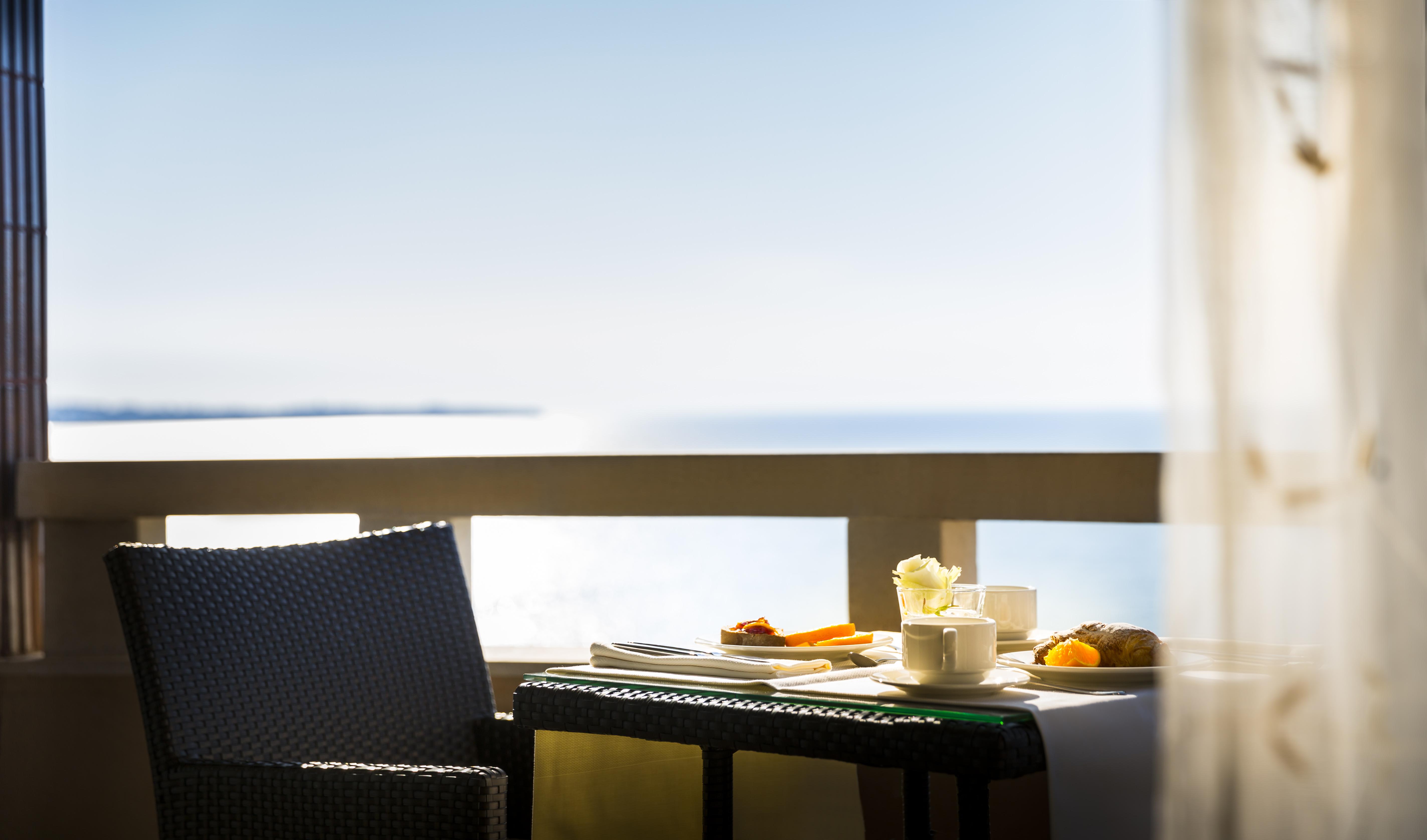 Remisens Hotel Metropol Portoroz Exterior foto A balcony at a hotel