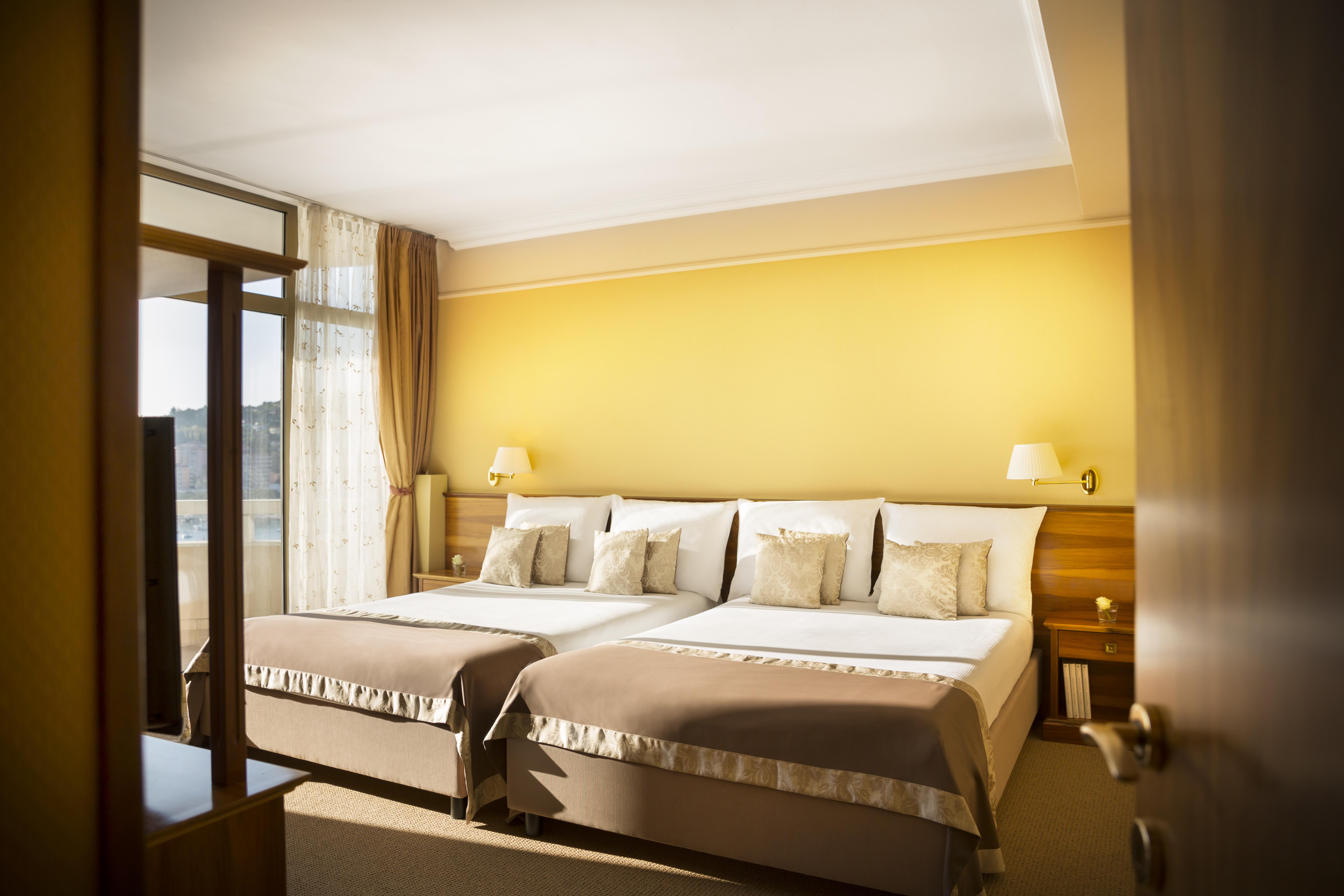 Remisens Hotel Metropol Portoroz Exterior foto A room at the hotel