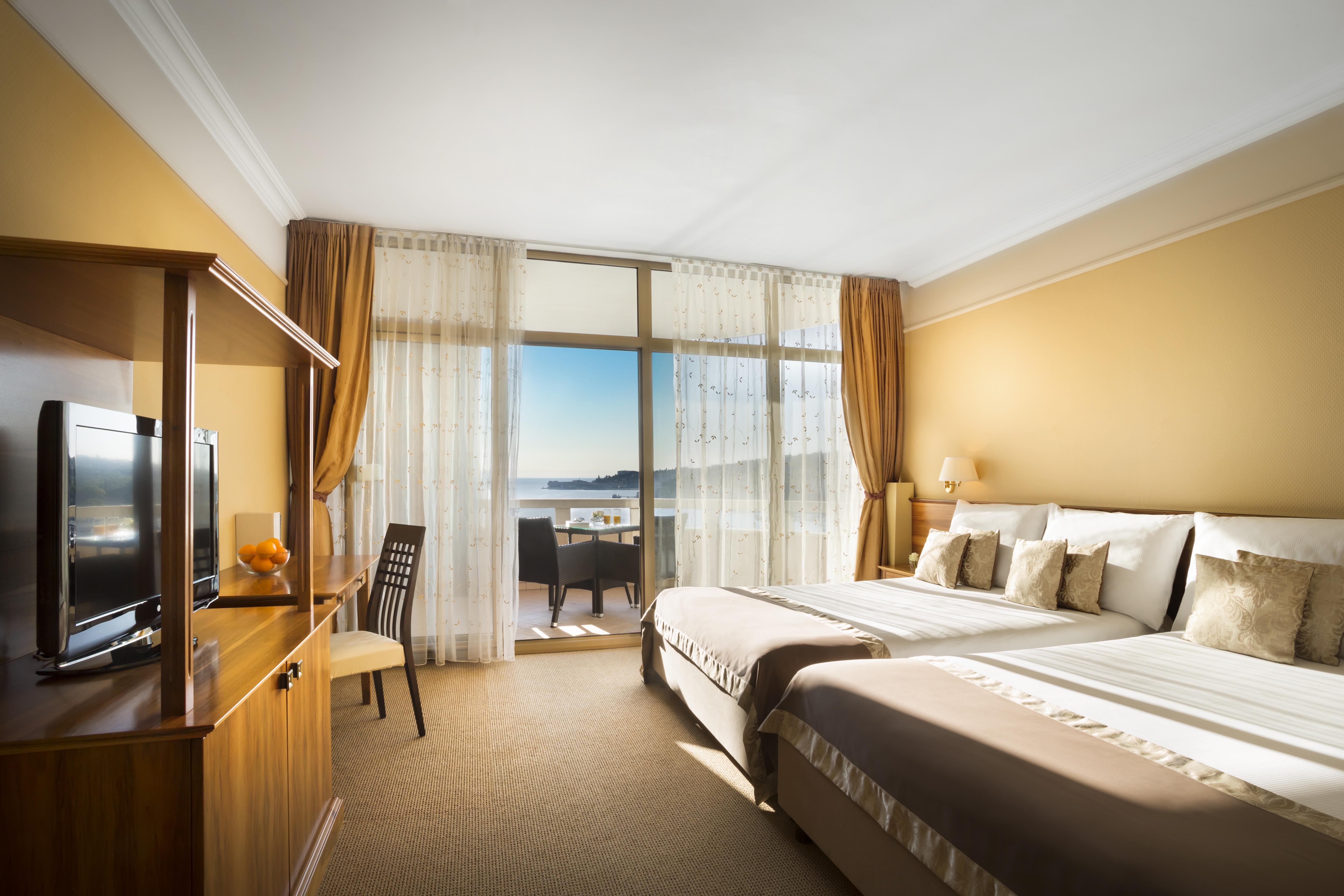 Remisens Hotel Metropol Portoroz Exterior foto A room at the Radisson Blu Royal