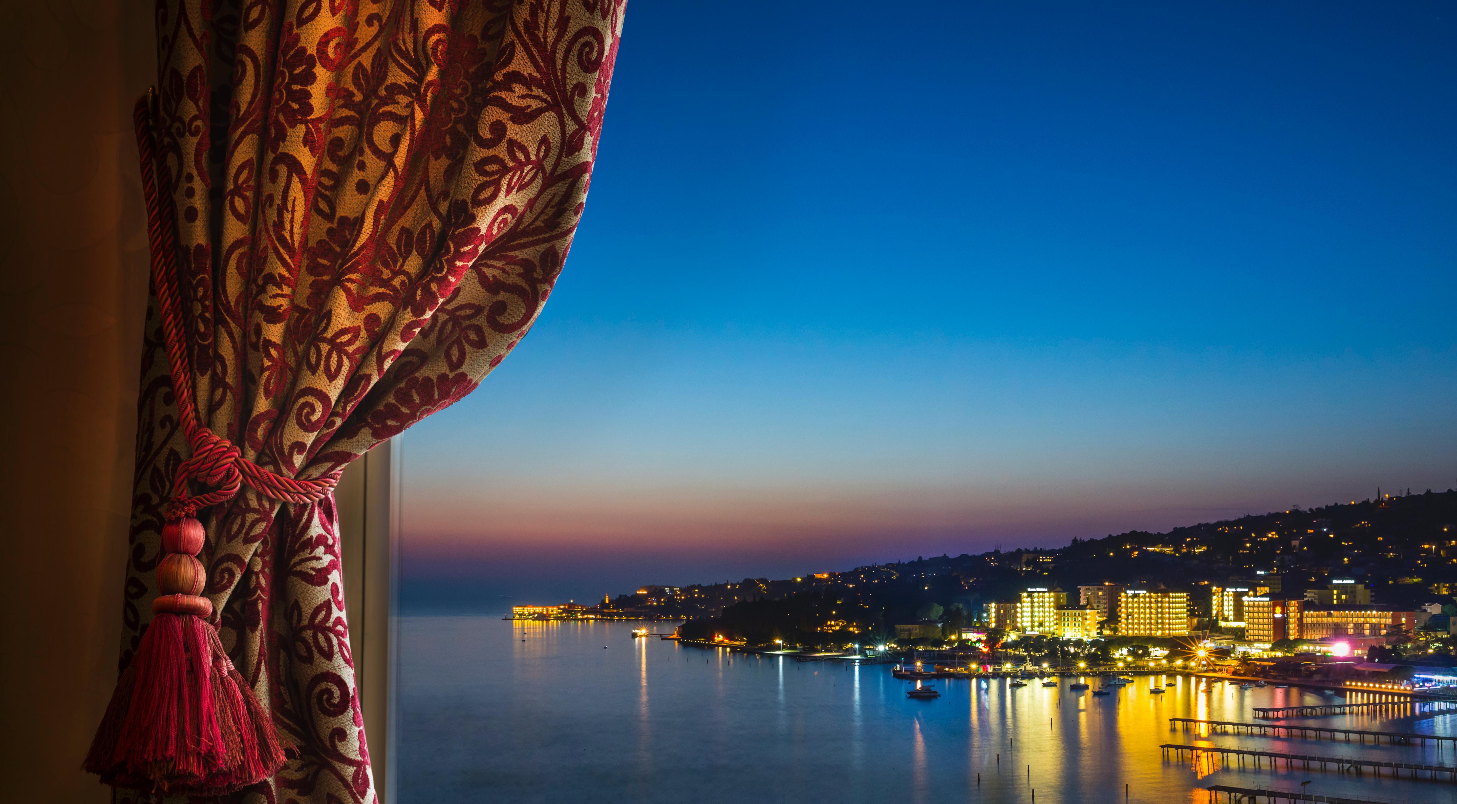 Remisens Hotel Metropol Portoroz Exterior foto View of the bay of Halkidiki from the hotel
