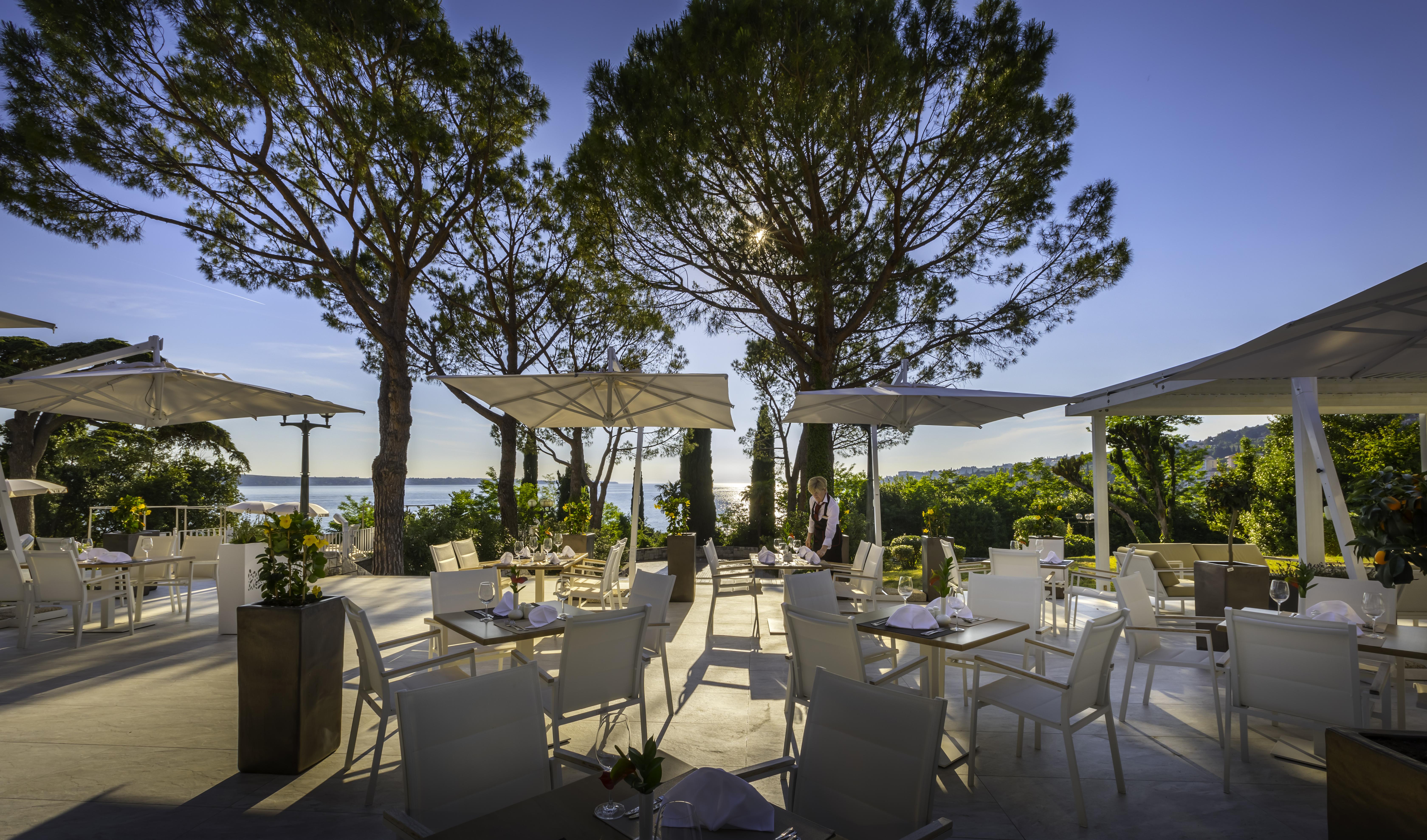 Remisens Hotel Metropol Portoroz Exterior foto The restaurant