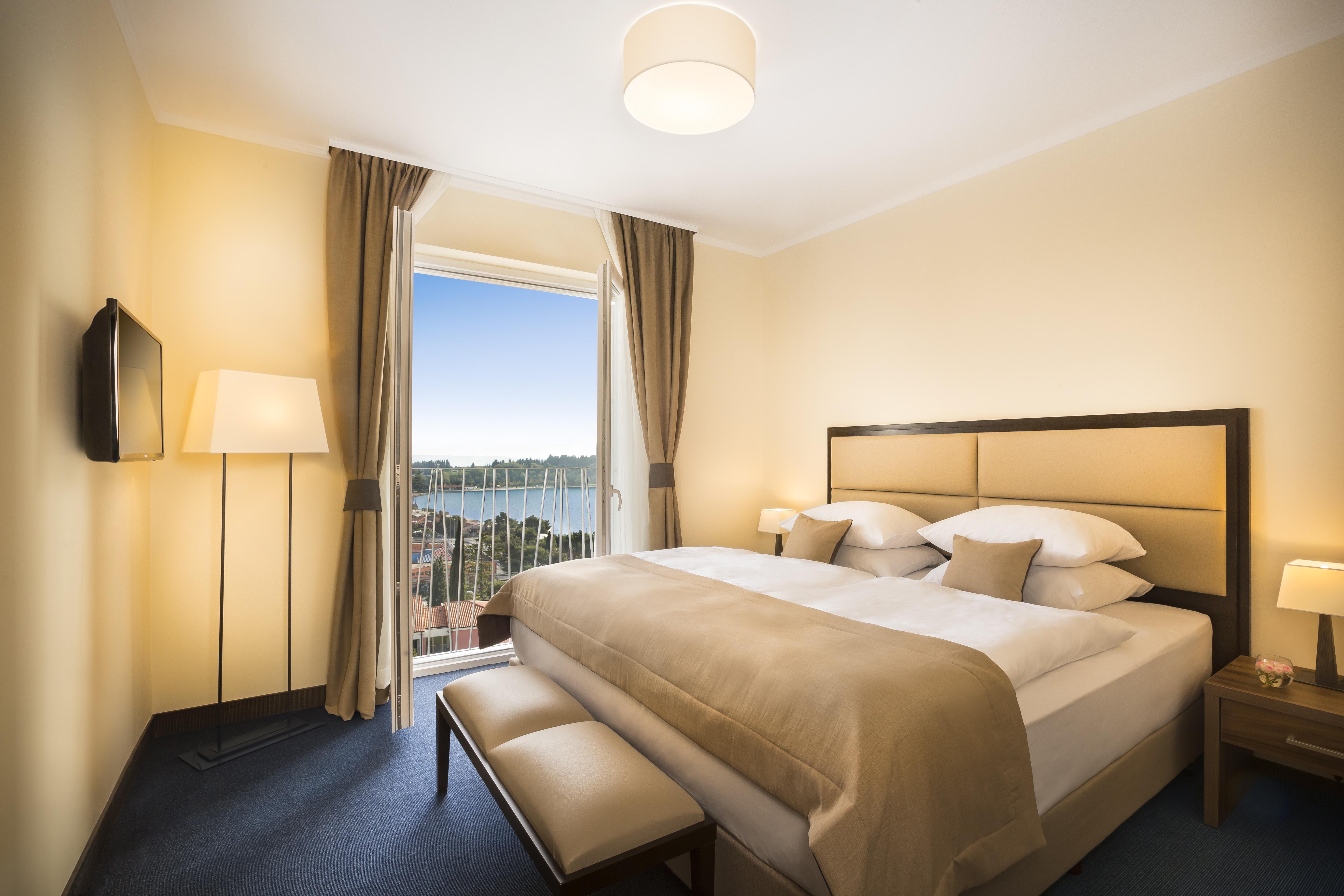 Remisens Hotel Metropol Portoroz Exterior foto A room at the Hotel de la Plage