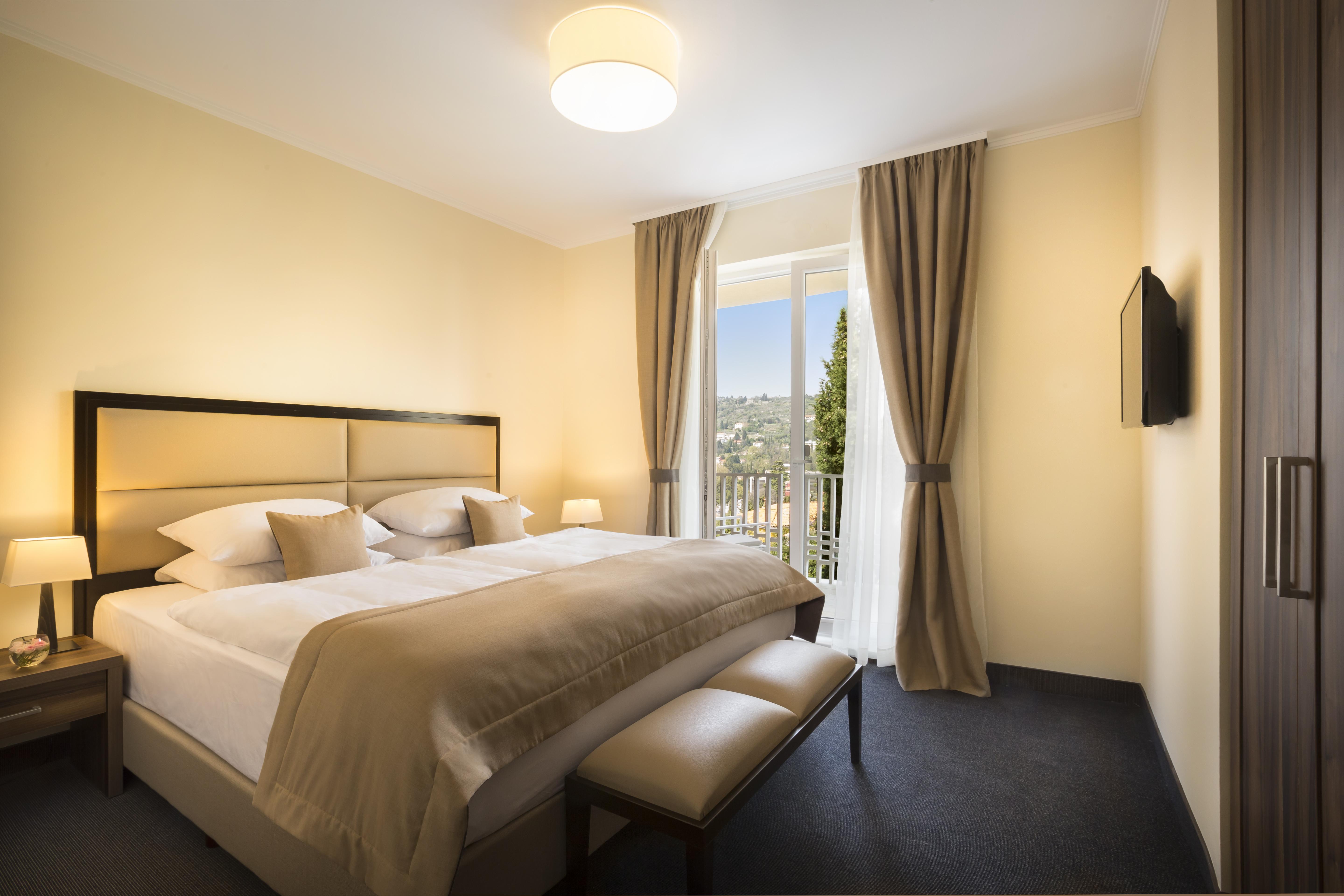 Remisens Hotel Metropol Portoroz Exterior foto A room at the Hotel de la Paix