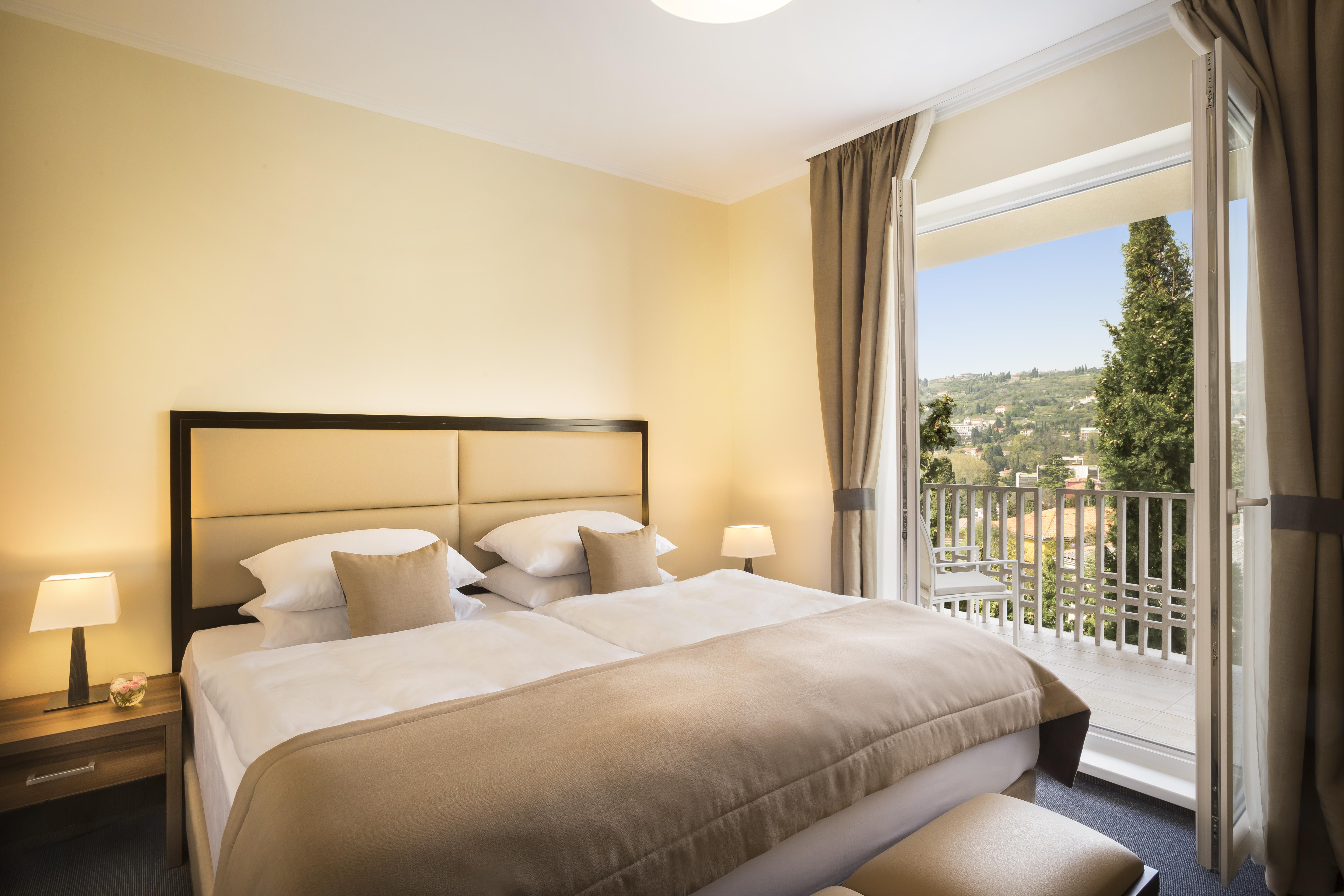 Remisens Hotel Metropol Portoroz Exterior foto A bedroom at the hotel