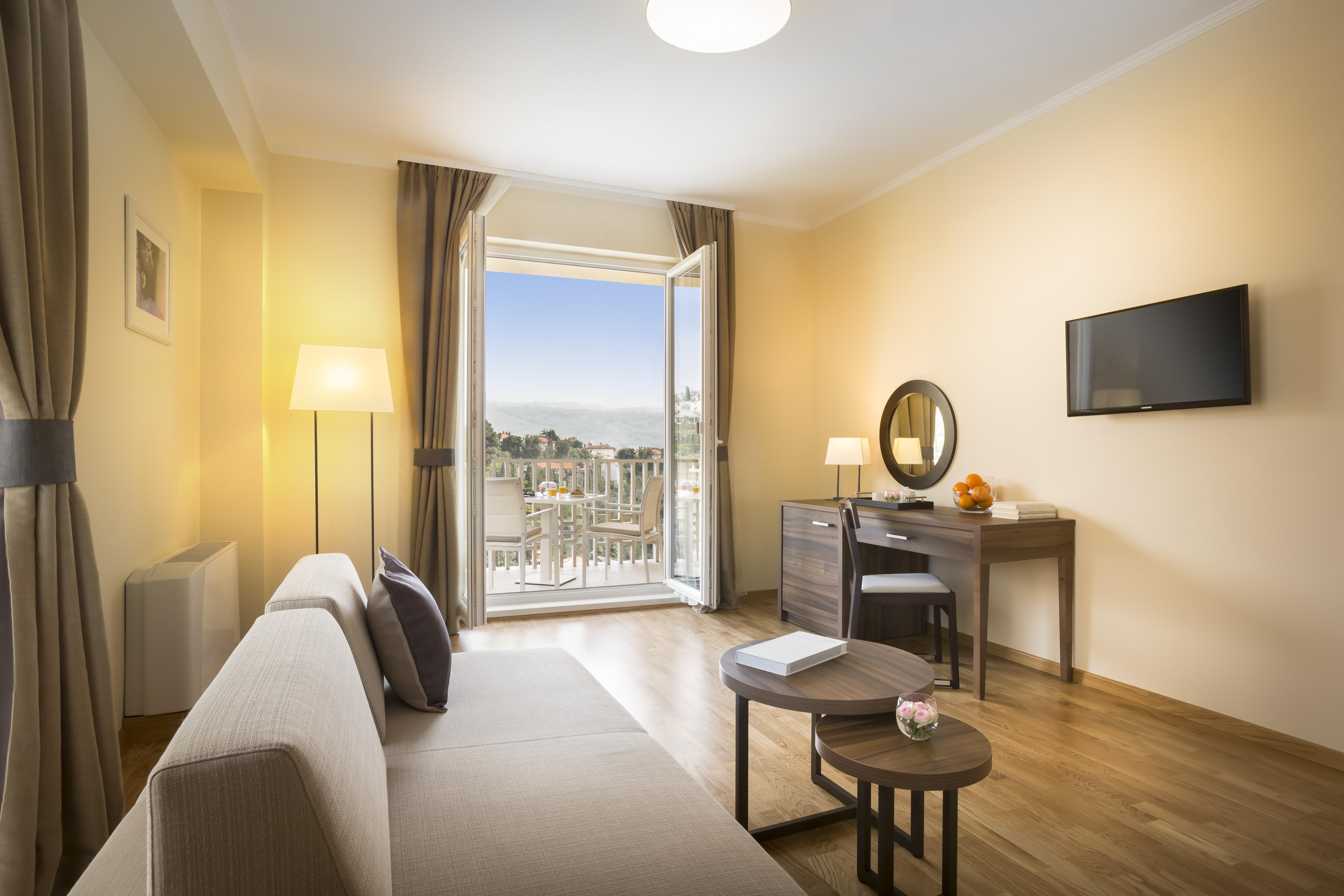 Remisens Hotel Metropol Portoroz Exterior foto A typical room at the hotel