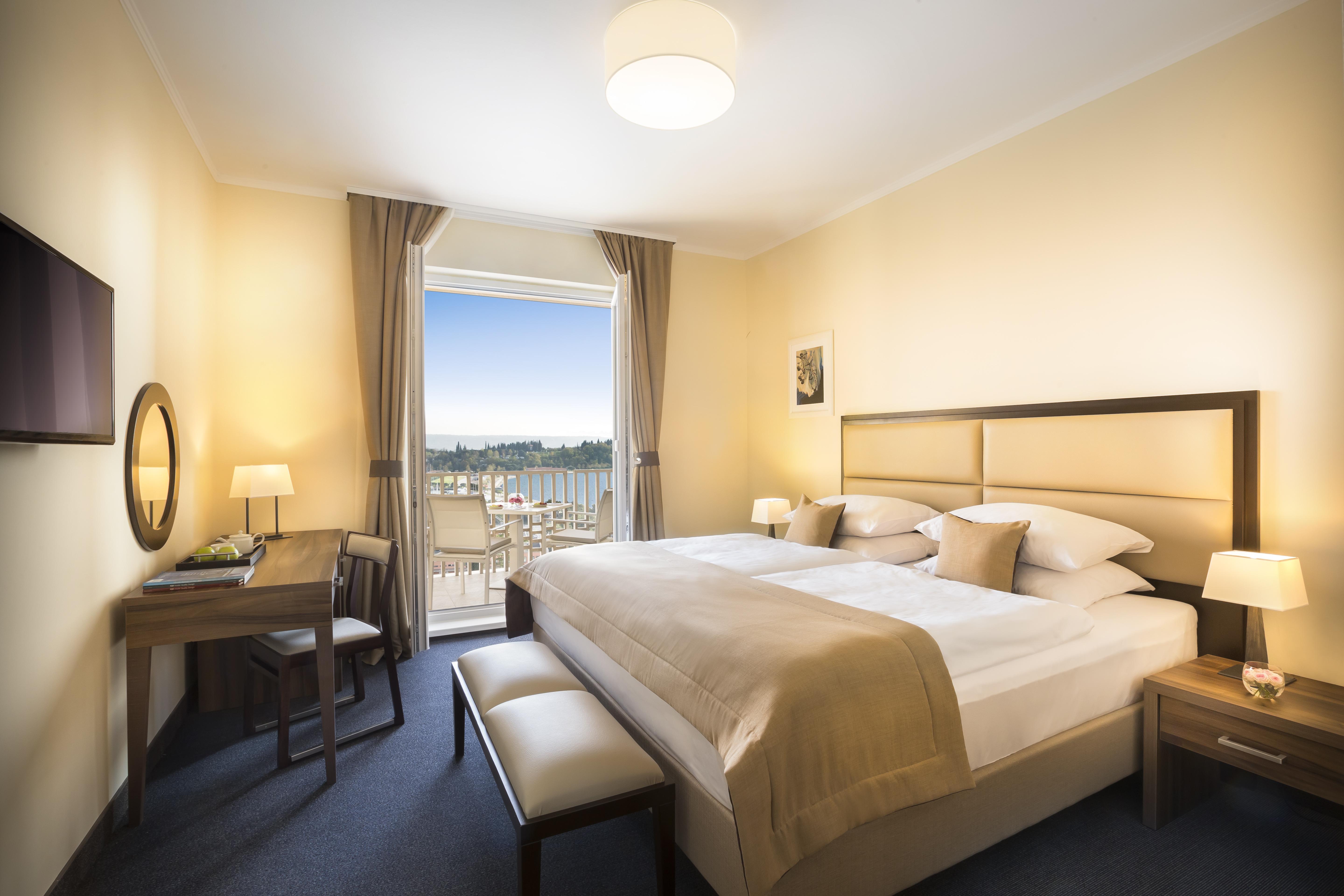 Remisens Hotel Metropol Portoroz Exterior foto A room at the hotel