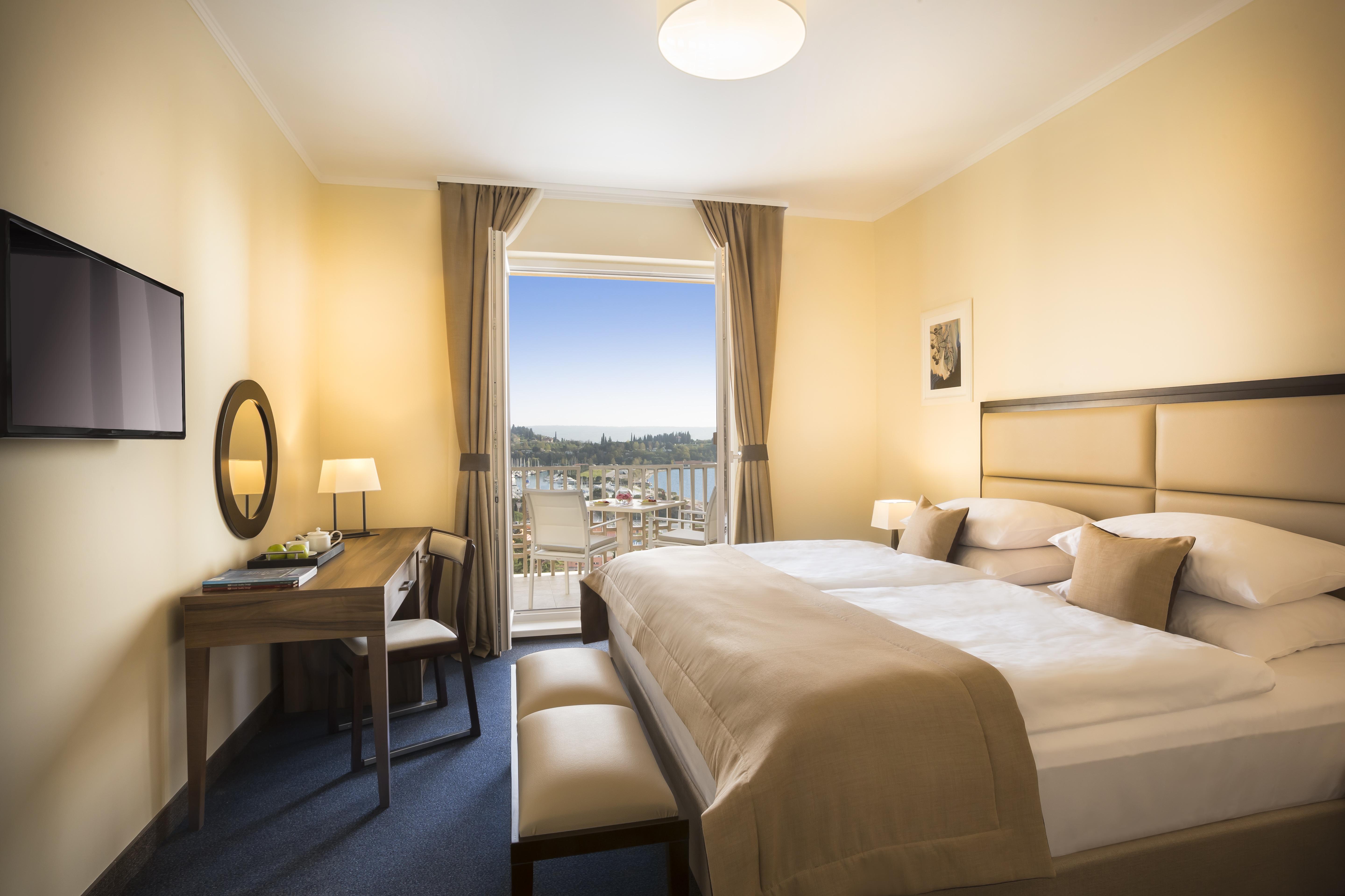 Remisens Hotel Metropol Portoroz Exterior foto A room at the hotel