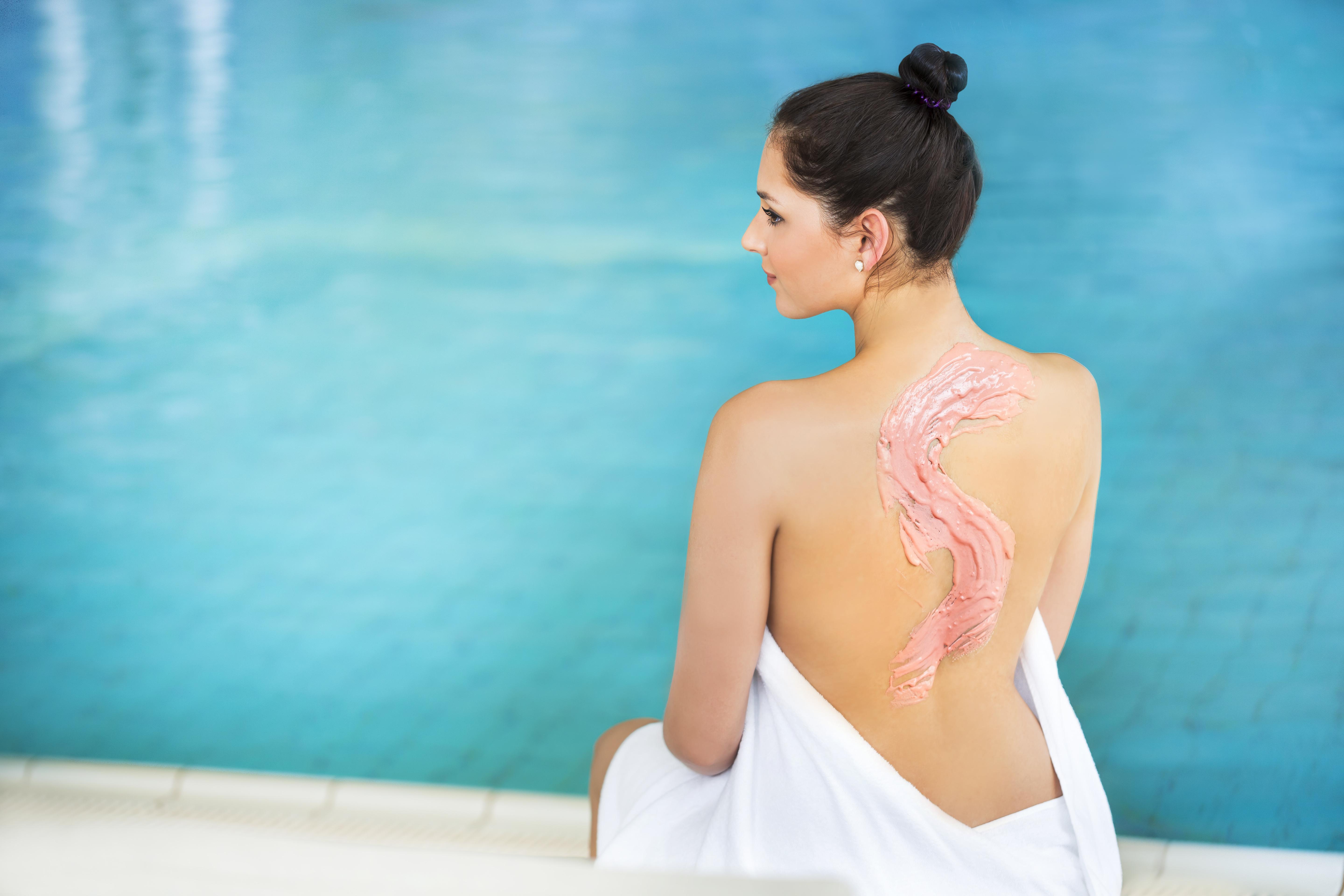Remisens Hotel Metropol Portoroz Exterior foto A woman with a mud pack on her back