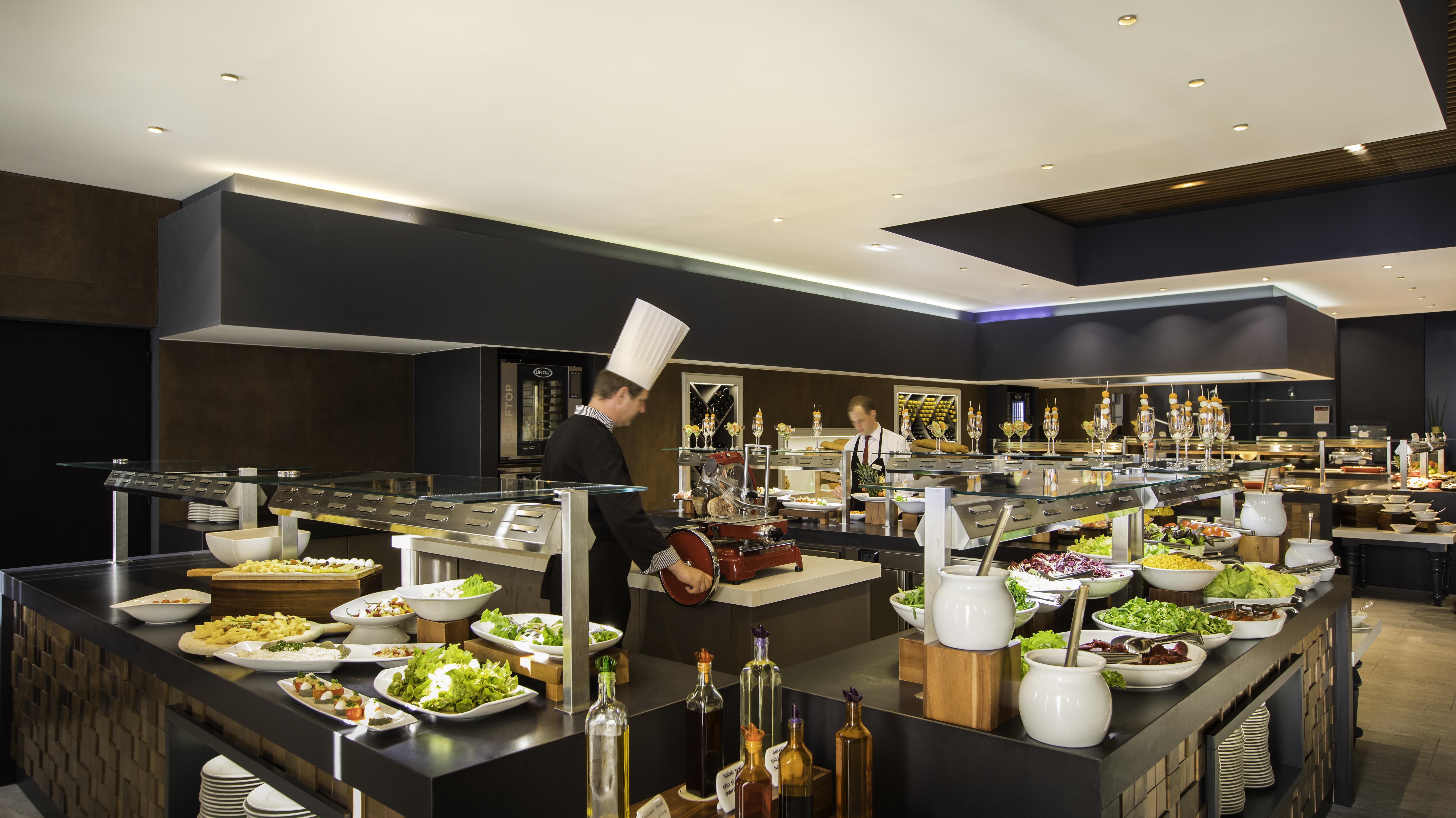 Remisens Hotel Metropol Portoroz Exterior foto A buffet at a hotel