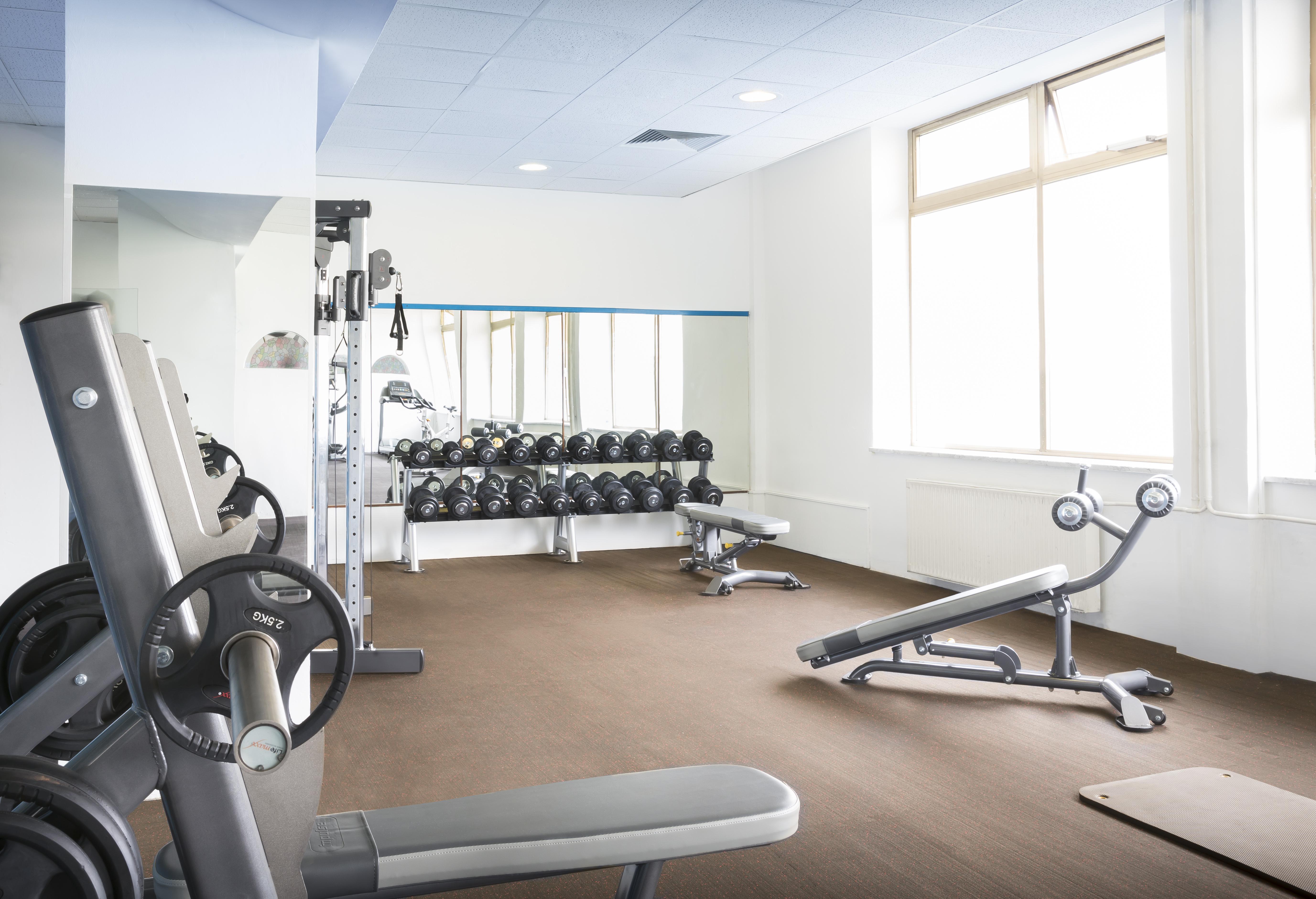 Remisens Hotel Metropol Portoroz Exterior foto The gym at the University of Nottingham's Jubilee Hall