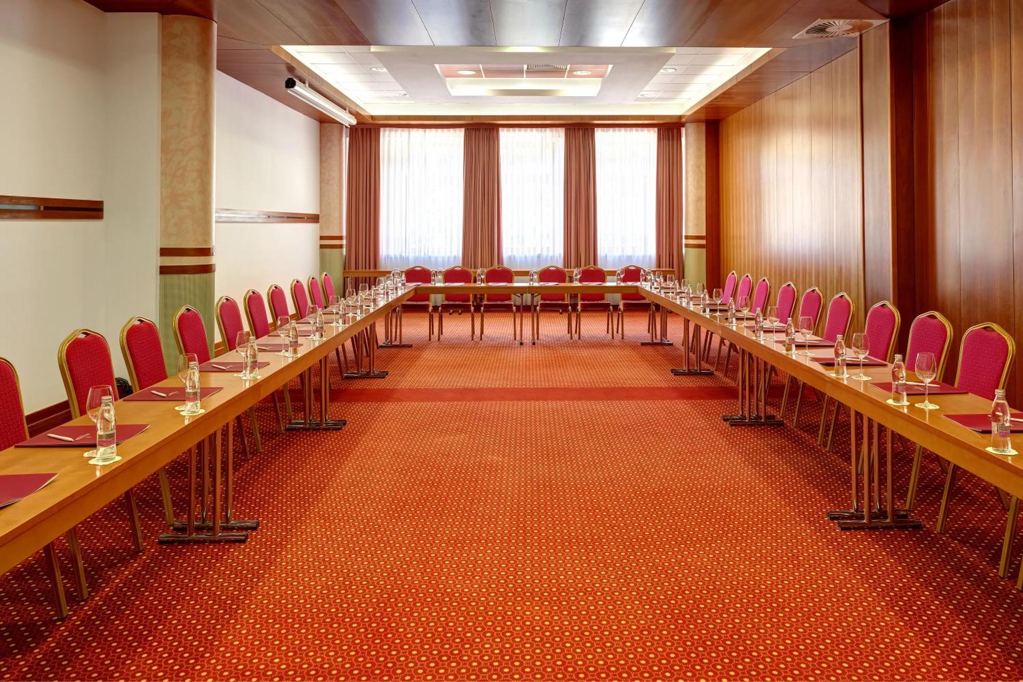 Remisens Hotel Metropol Portoroz Exterior foto A typical meeting room