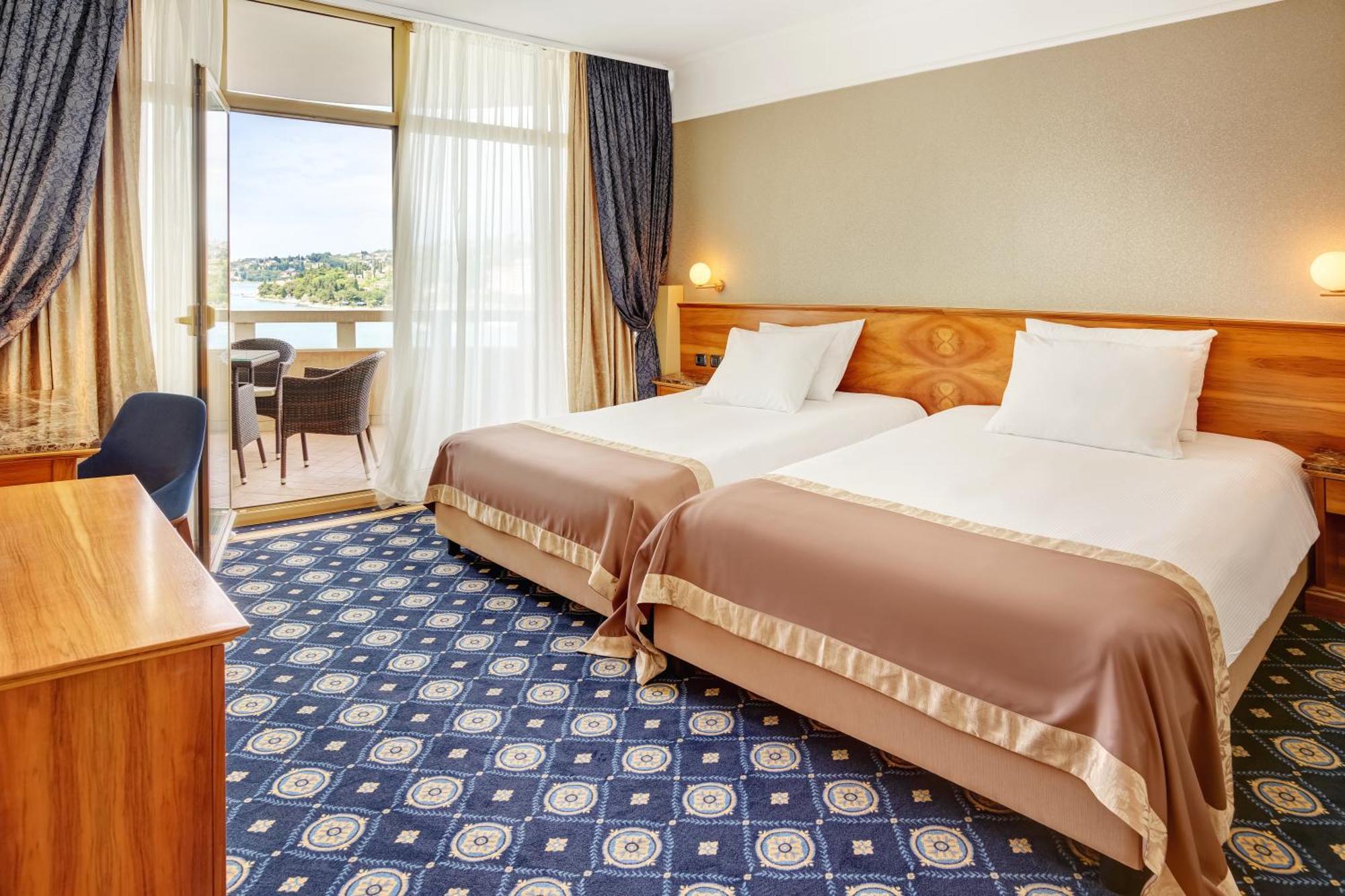 Remisens Hotel Metropol Portoroz Exterior foto A room at the hotel