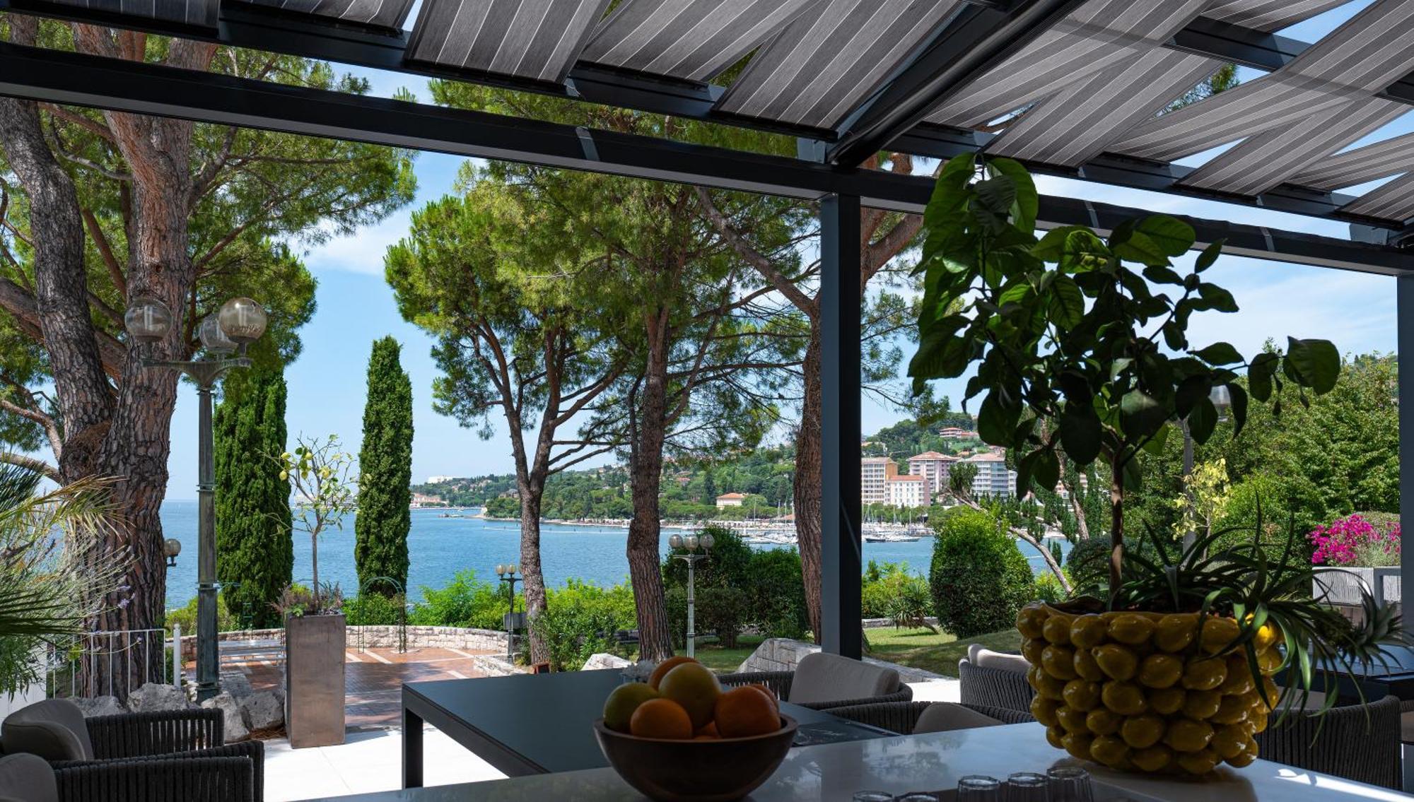 Remisens Hotel Metropol Portoroz Exterior foto A pergola